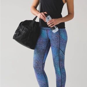 Lululemon mermaid rare  Speed Tight V
Strive Multi Black size 2